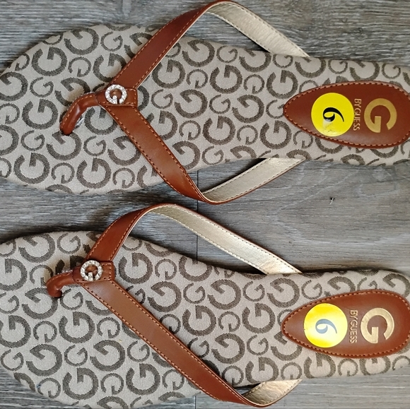 G by Guess Size 9 Monogrammed Flip Flops - Picture 4 of 4